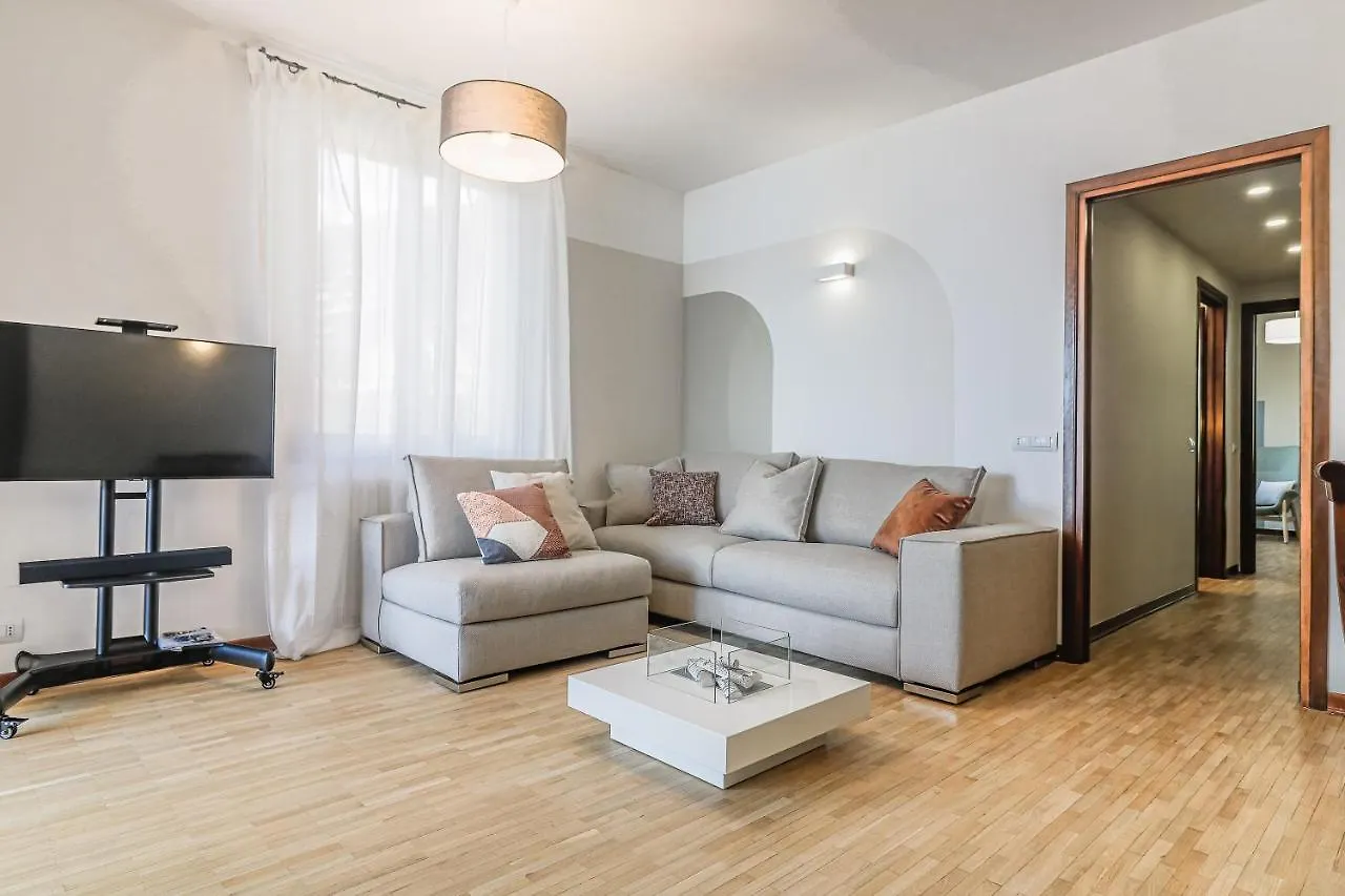 Stunning View Lakeside Apartment - Larihome A11 Gravedona