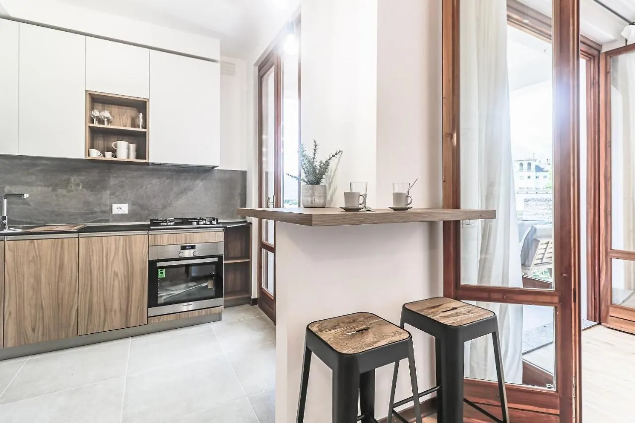 Stunning View Lakeside Apartment - Larihome A11 Gravedona