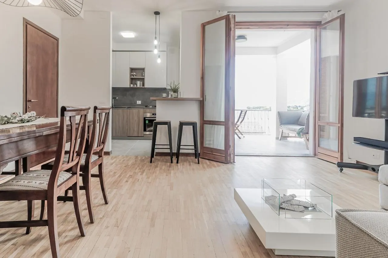 Stunning View Lakeside Apartment - Larihome A11 Gravedona Italy