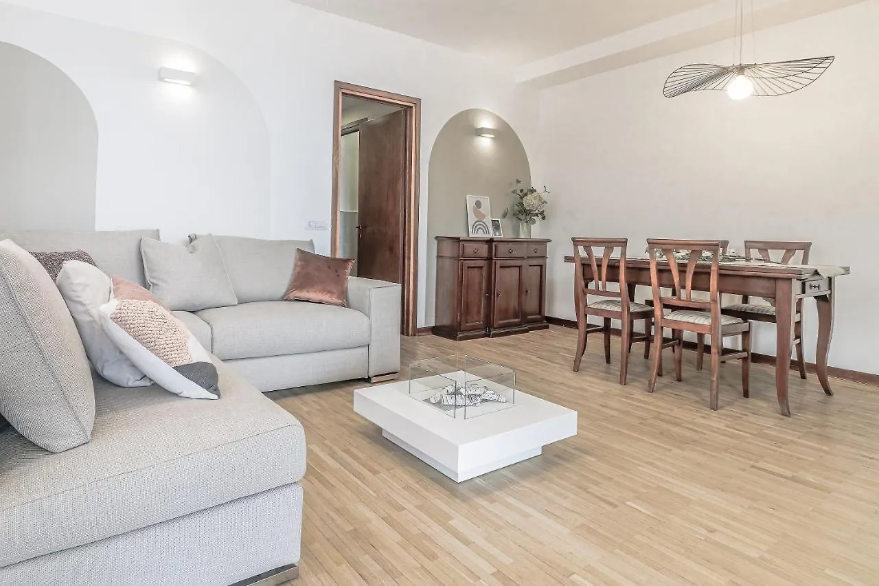 Stunning View Lakeside Apartment - Larihome A11 Gravedona